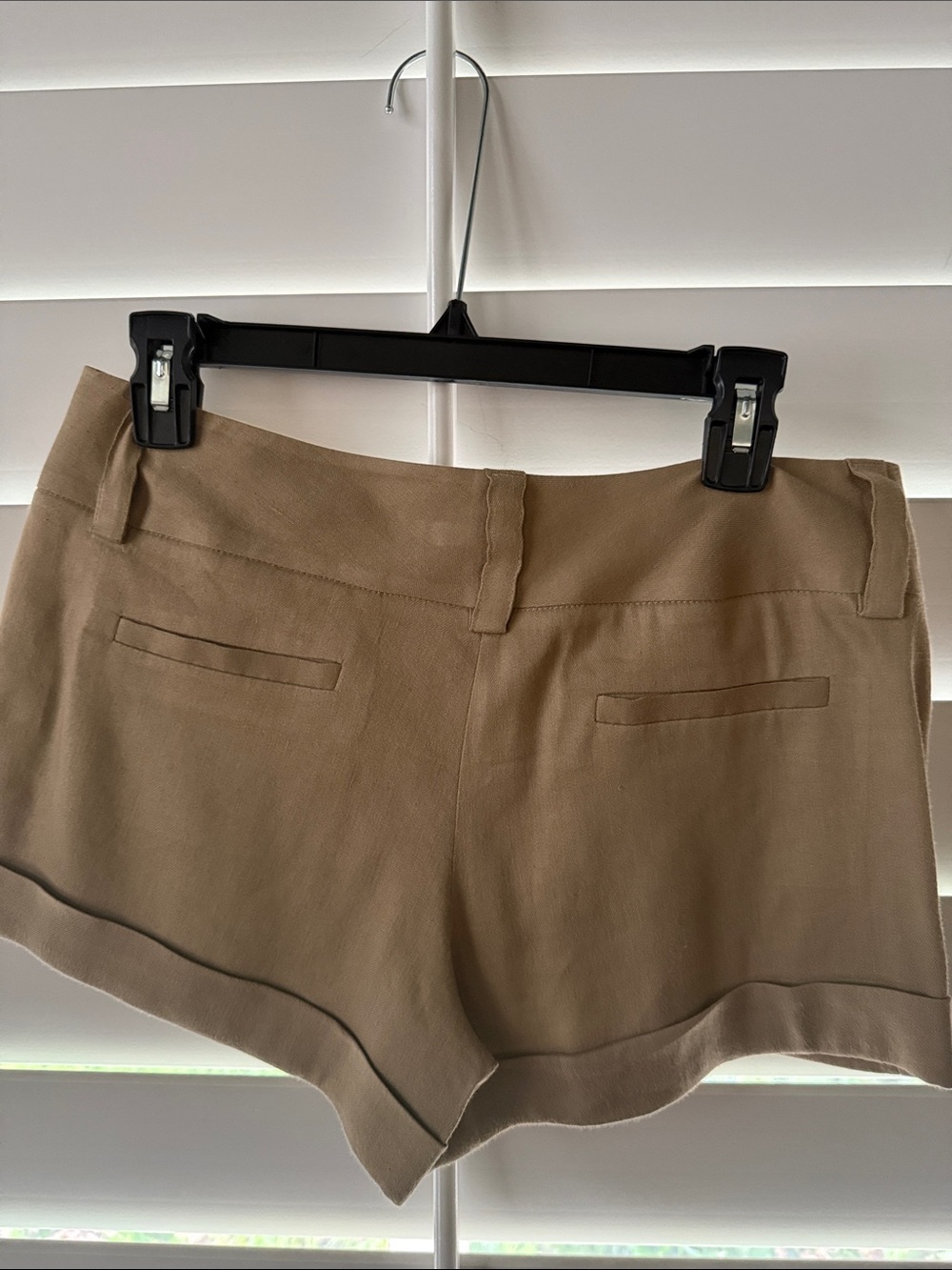 Alice + Olivia Khaki Tan Linen-Blend Shorts - Picture 3 of 3